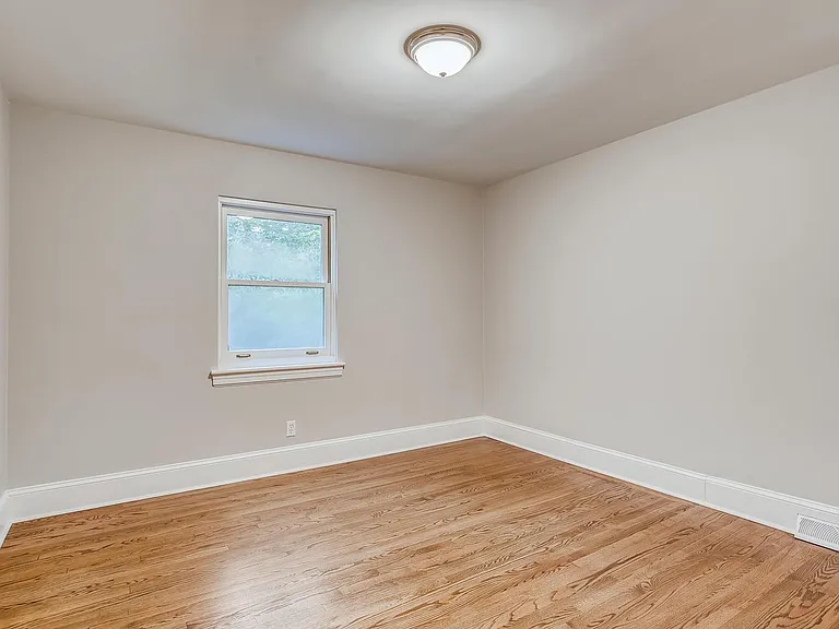 1214 Knox St — Photo 9