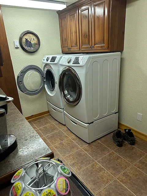 3 bed, 3.5 bath, 3023 sqft, $2,500 — Photo 2