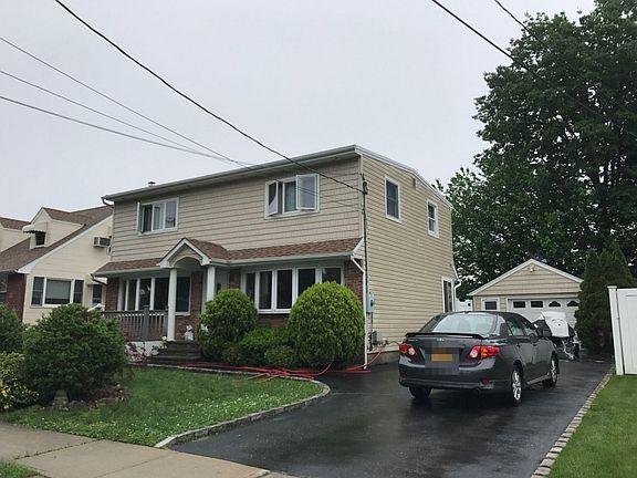 3rd image of 27 Crescent St