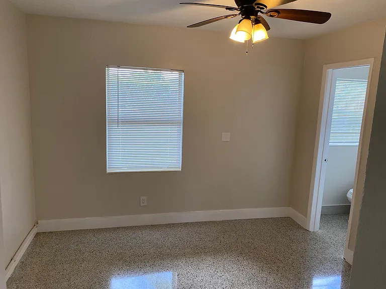 2325 N 25th Ave — Photo 15