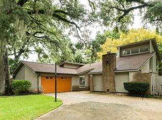 64 Thistle Ct, Lake Jackson, TX 77566