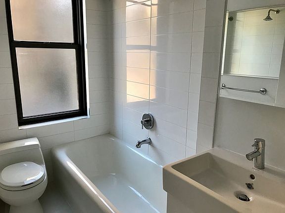 4th image of 400 E 58th St APT 2C