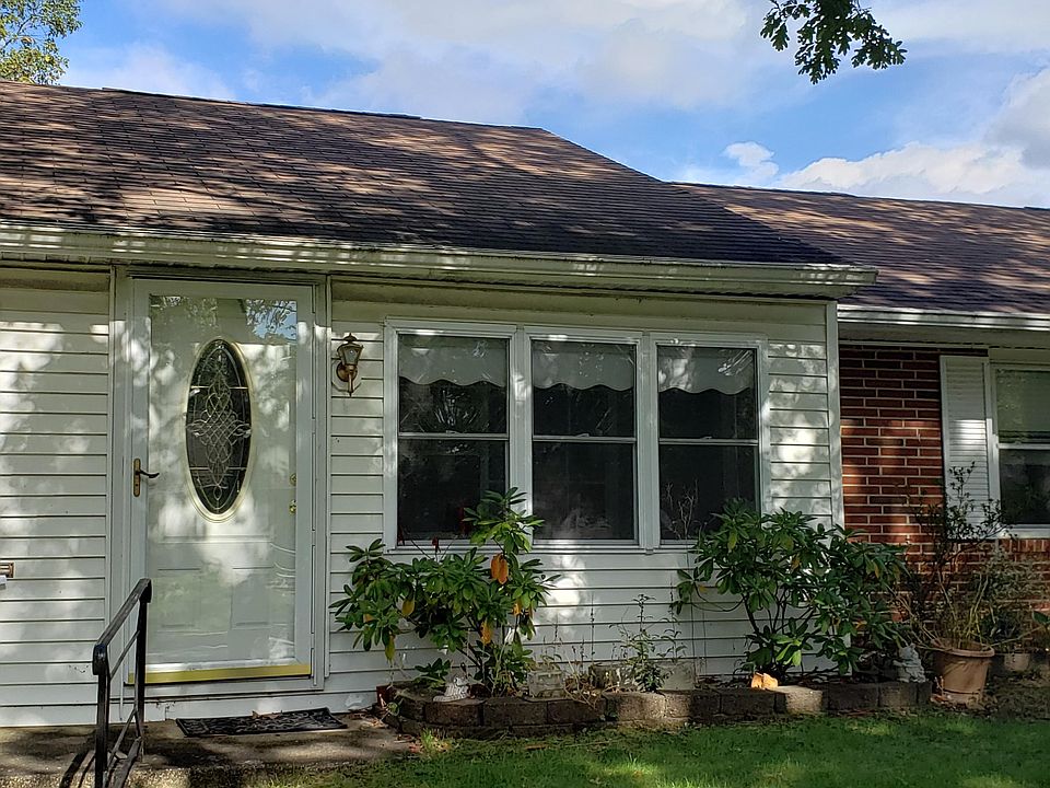 1st image of 33 Cambridge Ct #1002