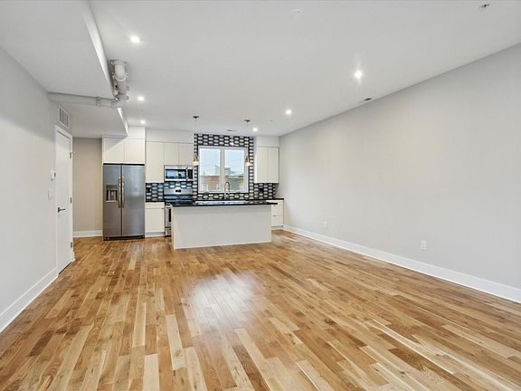 2nd image of 2633 Annin St #3L