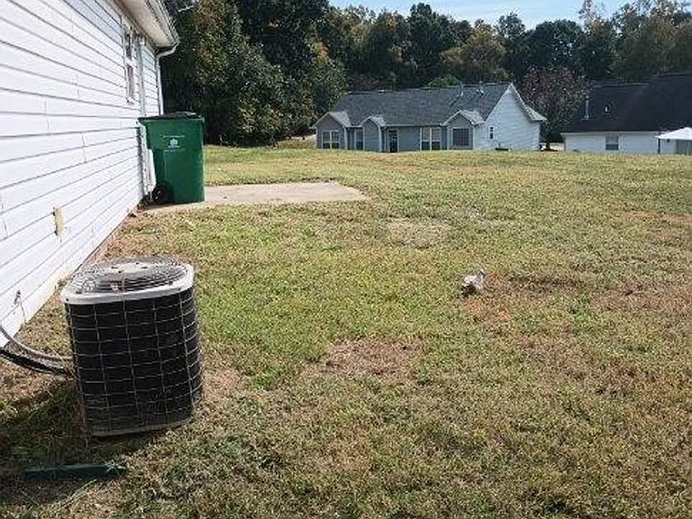 907 Rucker Cliff Dr — Photo 3