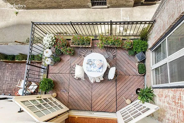 Rented by Sotheby's International Realty | media 18