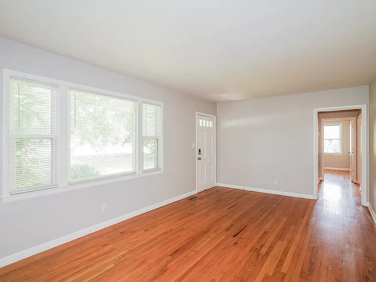112 Bush Ave — Photo 3