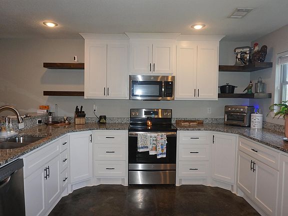 5th image of 14 Southwind Blvd