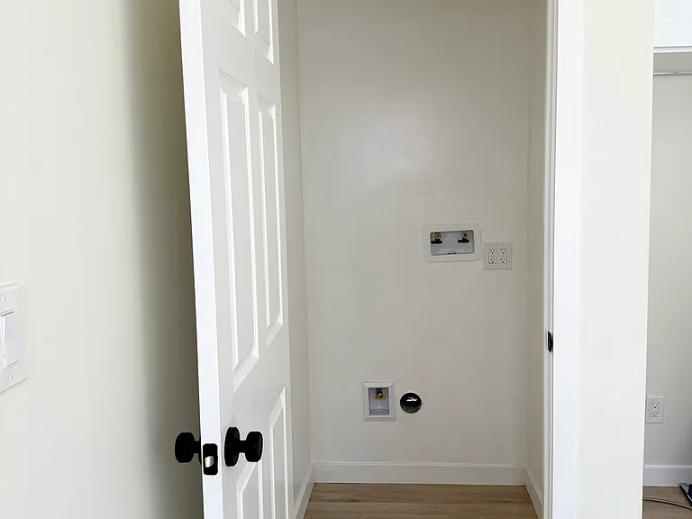 Washer/Dryer Closet