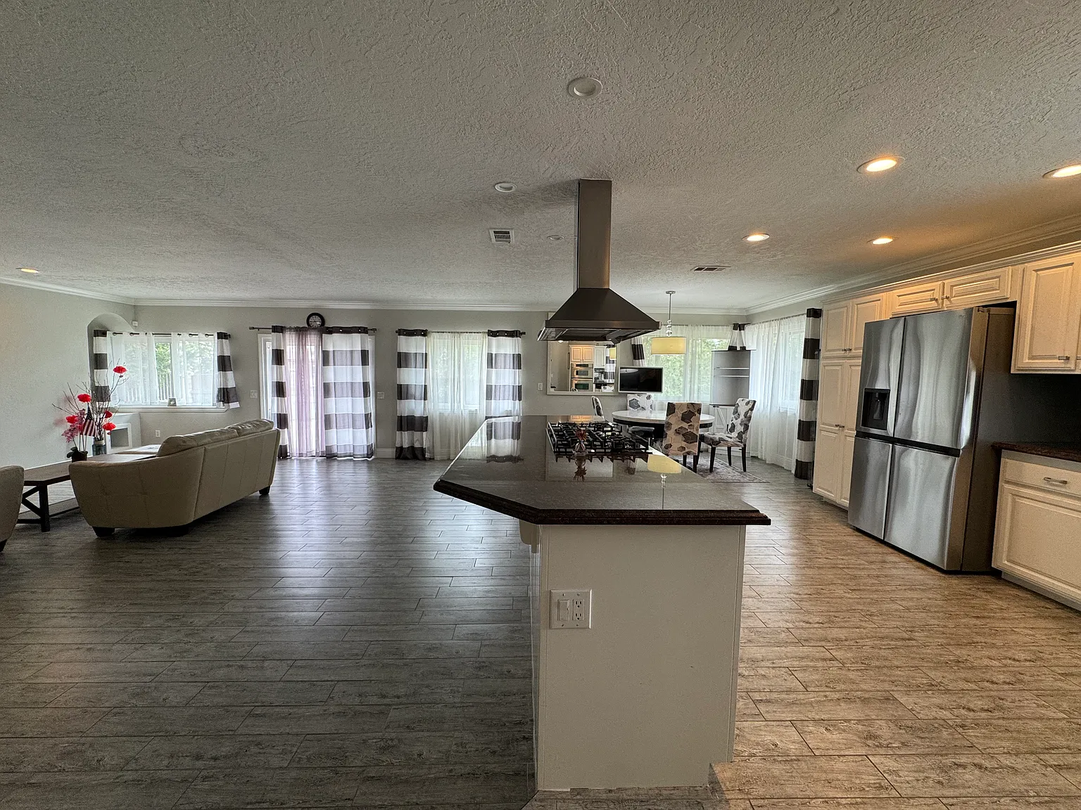 3 bed, 1572 sqft, $2,700 — Photo 4