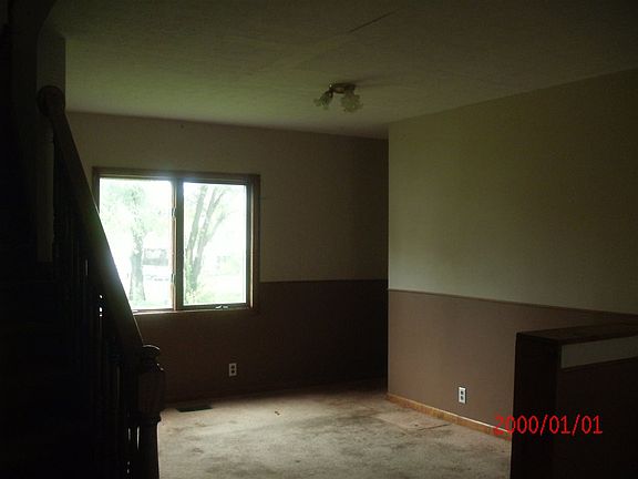 4th image of 315 W John St