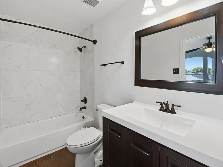 11710 Fossil Rock Ln — Photo 29