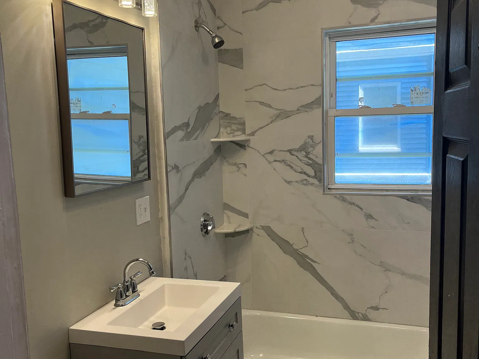 2 bed, 850 sqft, $2,300 — Photo 3