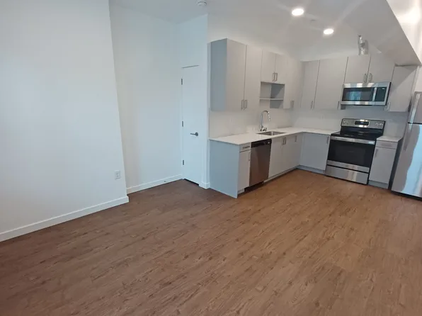Bon Vista, 9215 Greenwood Ave N #A, Seattle, WA 98103