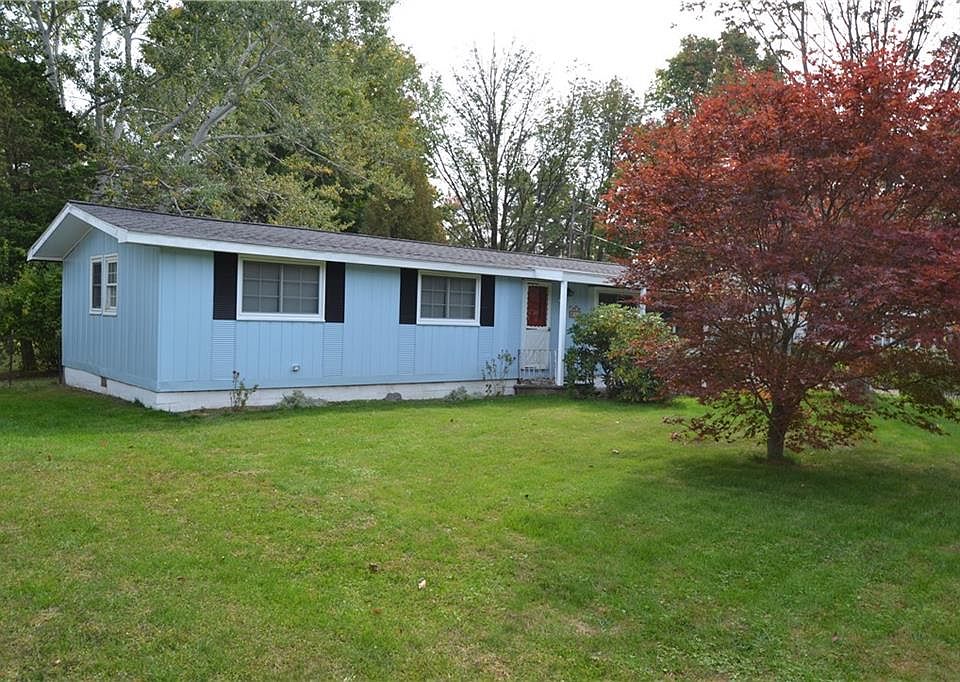 1st image of 11 Lorraine Dr