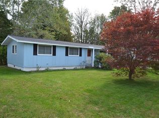 11 Lorraine Dr, Shortsville, NY 14548