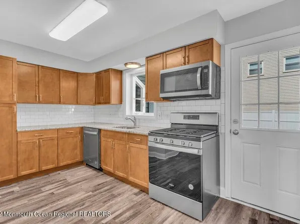 6 Diamond Dr #B, Barnegat, NJ 08005