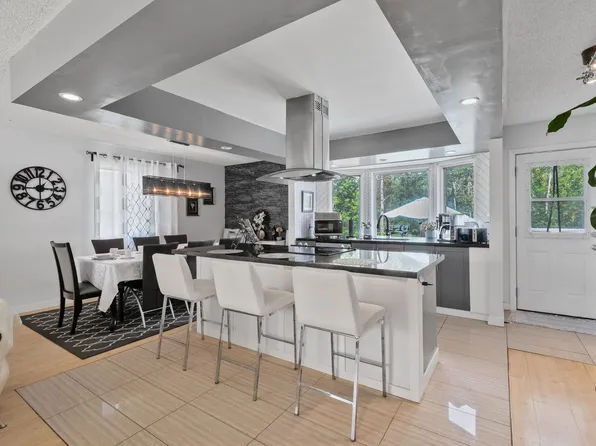 4682 17th Ave NW, Edmonton, AB T6L 2R9
