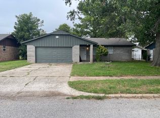 411 W Angus Dr, Sand Springs, OK 74063