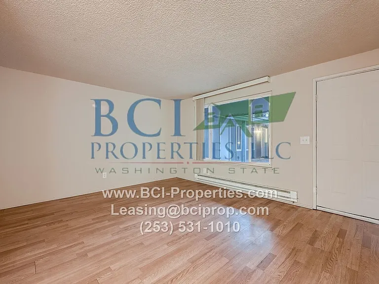 1122 Neil St NE — Photo 9