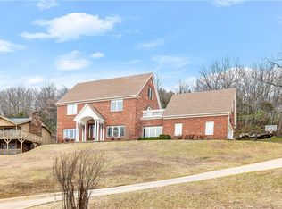 581 N Rockcliff Rd, Fayetteville, AR 72701