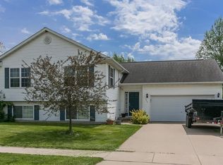 3601 Prairie Creek Rd SW, Cedar Rapids, IA 52404