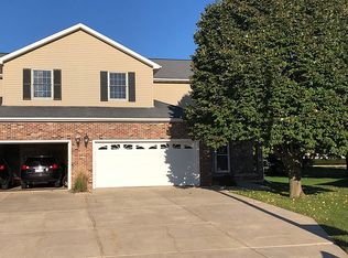 28 Grape Vine Ln, Bloomington, IL