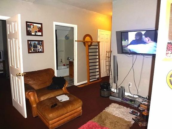 2nd image of 2925 Lyndale Ave N APT 3