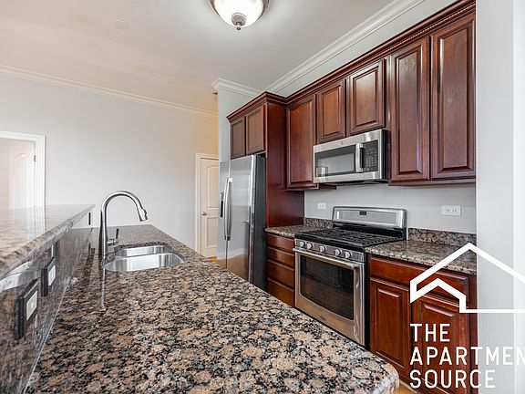 5th image of 2338 W Morse Ave #2