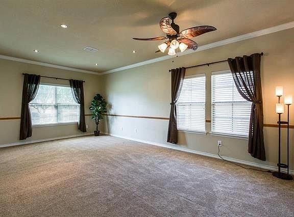 2nd image of 3008 Glenoaks Dr