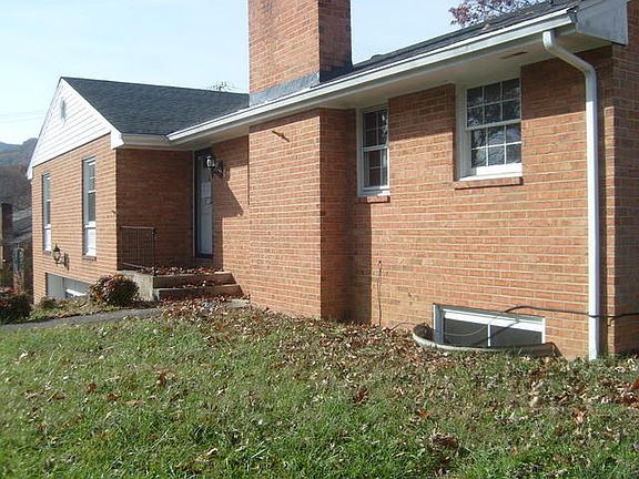 2nd image of 4771 Woodley Dr