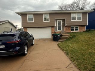 15334 Polk Cir, Omaha, NE 68137
