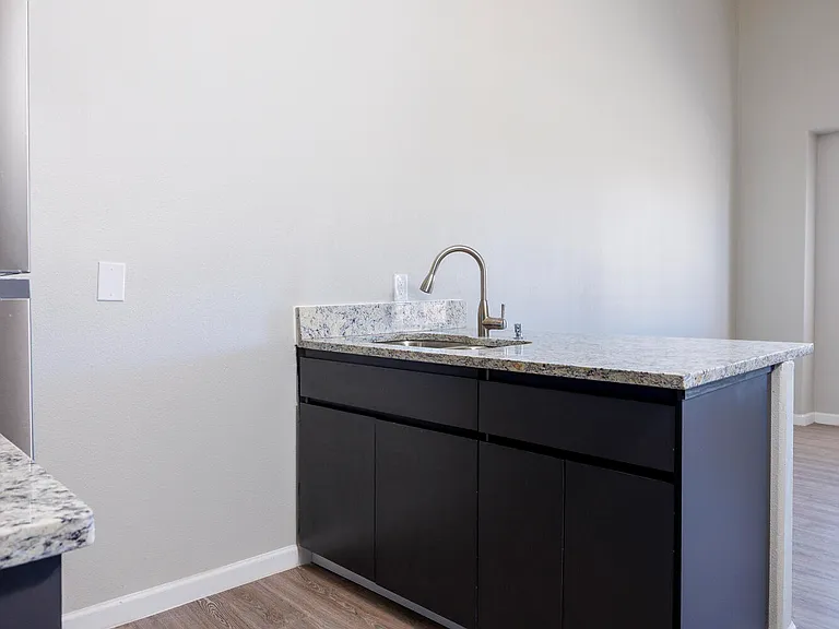 5204 Sun Valley #A-EL — Photo 3
