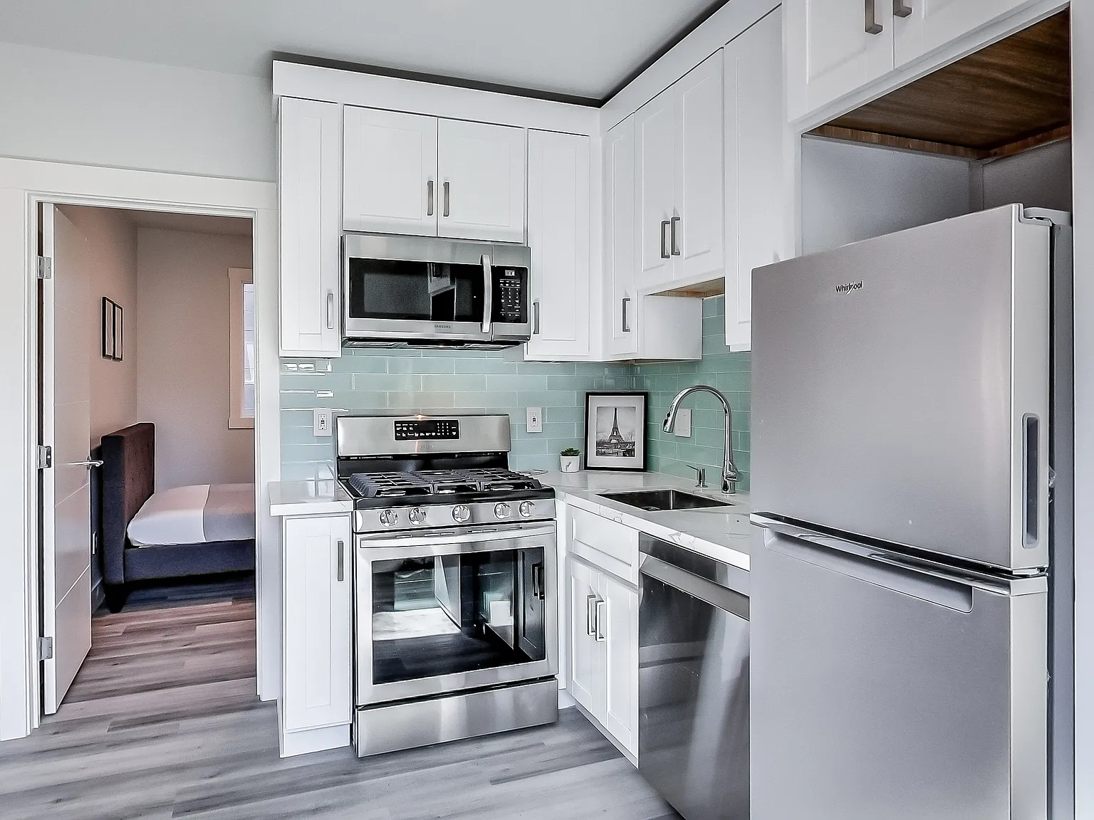 3 bed, 881 sqft, $3,750 — Photo 2