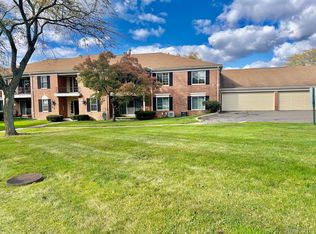 29652 Middlebelt Rd #1403-35, Farmington, MI 48334