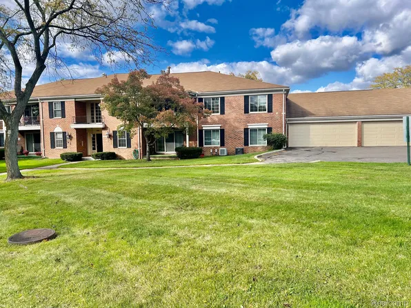 29652 Middlebelt Rd #1403-35, Farmington, MI 48334