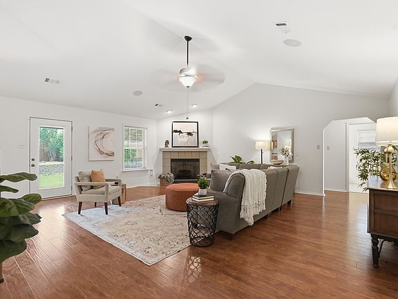 4th image of 105 Wolf Howl Ln