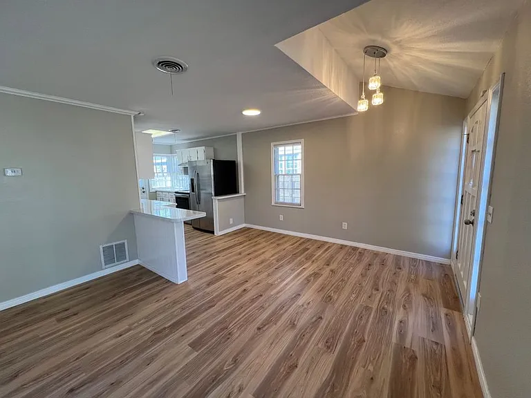 2906 S Monroe St — Photo 6