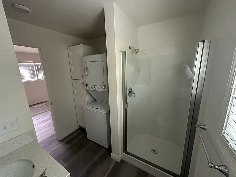 315 Playa Del Sur St #C — Photo 8