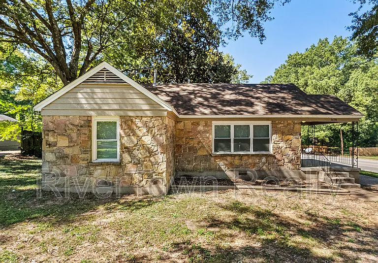 1678 Alta Vista Ave — Photo 1