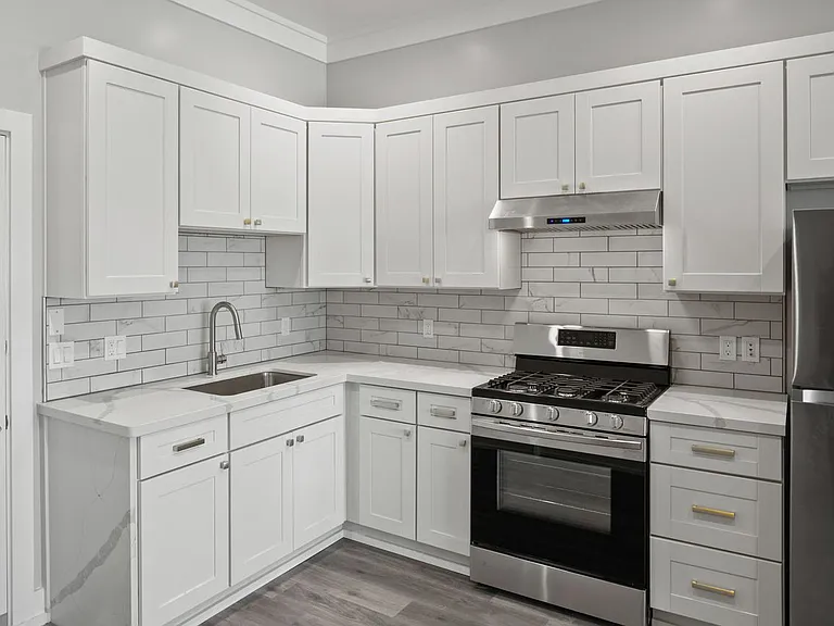 1104 Broadway Ave #7 — Photo 2