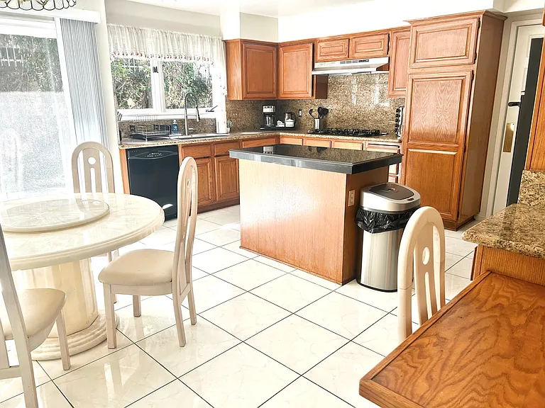 18210 Hatteras St — Photo 21