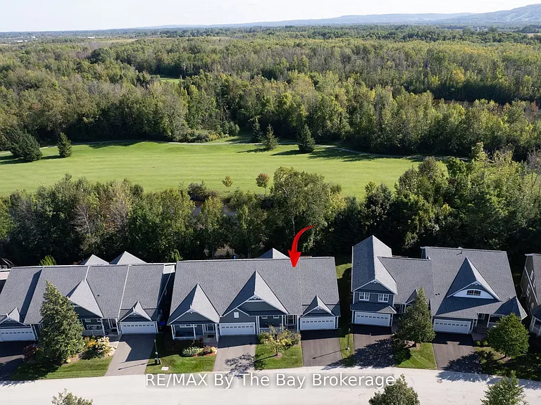 32 Green Briar Dr — Photo 1