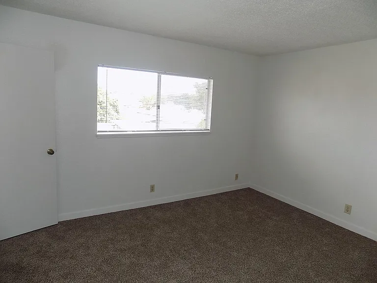 449 Montgomery St — Photo 16