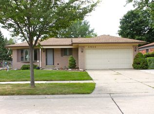 2829 Clayton Dr, Troy, MI