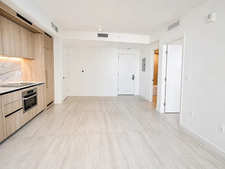 77 SE 5th St #2015 — Photo 25