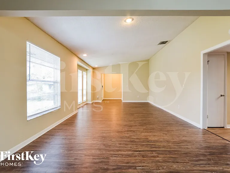 2207 Pipestone Ct — Photo 2