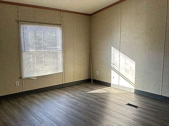 4th image of 465 Lejuanta St