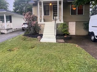 314 Clover Ln, Saint Matthews, KY 40207