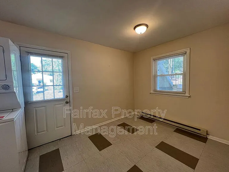 1937 Morehead Ave — Photo 8